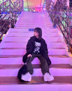 Hinata Sato Instagram - ・
・
時間忘れてめちゃくちゃ楽しんだ〜！✌🏻

このｽｳｪｯﾄ3月15日(金)発売のLIBERE REBEL✨

かっこよくて、色々合わせやすそうで
お気に入り✨

#PR #zozotown #限定アイテム 
@LIBERE_OFFICIAL さん
#libererebel #libere #リベーレ 
#初 #大慶園 ❤︎
#佐藤ひなた #ひな #06
