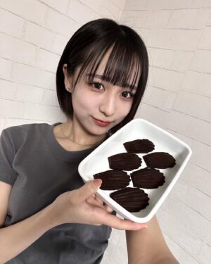 Hinata Sato Instagram - ・
・
🎂10月生まれのみなさま
お誕生日おめでとうございますっ！♡

みなさまにとって素敵な1年になりますように🕊

『  ココアマドレーヌ 』
作った時の写真だよ~꒰( ˙ᵕ‎˙ )꒱

甘いもの大好きですぐ食べたくなっちゃうから
ｶﾛﾘｰ低めのを作ってるｮ 

この間､ｺｺｱﾊﾟｳﾀﾞｰと抹茶ﾊﾟｳﾀﾞｰときな粉を買ったからまた何か作りたいな(ˊ⸝⸝o̴̶̷ ̫ o̴̶̷⸝⸝ˋ)

#お誕生日 #Happybirthday 
#お菓子 #お菓子作り #手作り 
#ココア #マドレーヌ #抹茶 #きな粉 
#佐藤ひなた #ひな #06 #ひなdays