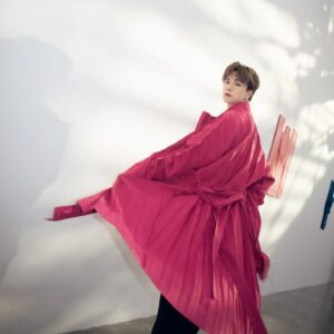 Hins Cheung Instagram - 三宅一生 巴黎之約

A huge thanks to @HOMMEPLISSE_ISSEYMIYAKE  for the invitation to the HOMME PLISSÉ #ISSEYMIYAKE AUTUMN/WINTER 2024 show at #ParisFashionWeek. Each pleat and fold of the #HOMMEPLISSÉ ISSEYMIYAKE collection showcased a seamless blend of comfort and elegance—a true testament to style and sophistication. #PFW2024

#HOMMEPLISSE_ISSEYMIYAKEHK #ISSEYMIYAKEHK #ISSEYONME

📸 @cow10_