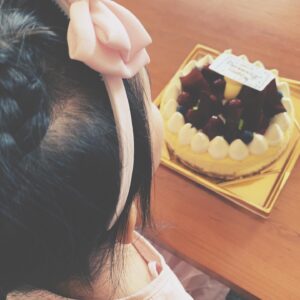 Hiro Mizushima Instagram - 娘5歳に☺︎
#happybirthday #誕生日 #5 #長女 #love #family #家族 #パパ5歳 #blog
