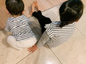 Hiro Mizushima Instagram - My little ones
チビたち👶🏻🧒🏻
#matching #daughters