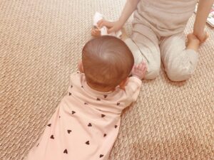 Hiro Mizushima Instagram - 泣いてるお姉ちゃんにタッチ
#stayhome #sisters #姉妹 #love #family#絆 #家族