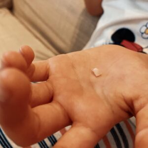 Hiro Mizushima Instagram - ついに長女が
生えはじめからずっと磨いてあげてきた歯だから‥
哀愁🥺
#daughter #babytooth #replacing #firstinherclass