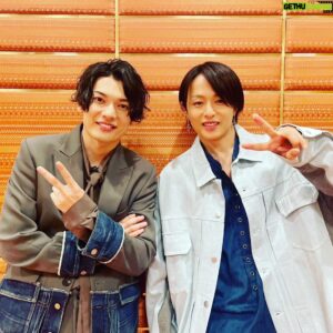 Hirofumi Araki Instagram - つばさと取材で一日一緒だった日。
インタビューだけでなく、他の時間ももっとのんびり話したかったと思うくらいあっという間だった。
楽しい一日だった🌼