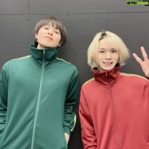 Hirofumi Araki Instagram - 自分が通ってた学校のジャージのような色違い🟩🟥

#太平峻也 
#ⅲkthmyluckkey 
#サンクスマイラッキー