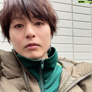 Hirofumi Araki Instagram - 朝、雪が降るくらいの気温は、雪が止んでからも風は冷たかった。
一日取材をしていたけど、そんなにもたくさんの方に注目していただける「歌舞伎町シャーロック」。
精一杯シャーロック・ホームズを演じたいと思わされる時間でした。
ありがとうございました。

#歌舞伎町シャーロック
#シャーロックホームズ