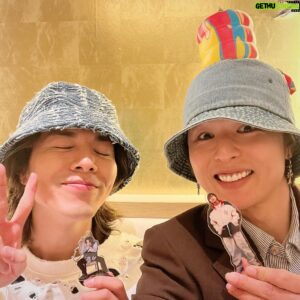 Hirofumi Araki Instagram - 井出さんと出掛けた先はENDRECHERIのpremiumLIVE🎶

#井出卓也
#アクスタ
#endrecheri 
#堂本剛