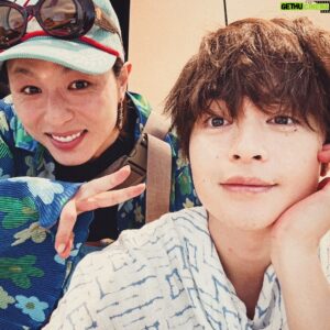 Hirofumi Araki Instagram - 康史との再会🍀
頻繁に会えていなくても、会えた時にお互い笑顔でいられればいい🌸
それぞれでいい🌼
いっぱい頑張っていこうな🌷

#瀬戸康史