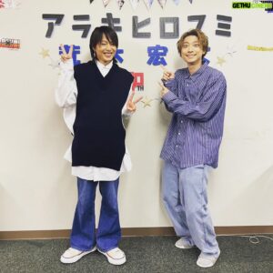 Hirofumi Araki Instagram - バースデーイベント🎂

ケーキは母の母校の近くに本店があるお店が特別に作ってくれた。
楽屋の壁はマネージャーが飾り付けてくれた。
鈴木裕樹が司会を務めてくれた。
芸名になった事を目の前で説明出来た。

#丹波栗
#黒豆
#マネージャー
#鈴木裕樹
#芸名
#改名
#新木宏典