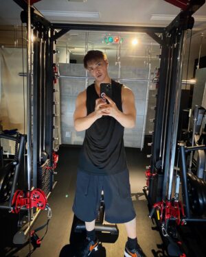 Hiroki Narimiya Instagram - WORK OUT Arms and shoulders today;p
今日は頑張ってきました！！
#shoulderworkout #arms #gymlife #motivation #肩トレ #二頭筋 #トレーニングウェア #y3yohjiyamamoto #kith