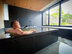 Hiroki Narimiya Instagram - 今夏、日本での最後の夏旅行。
大人になって、そんで海外で生活した事で、価値観、時間の過ごし方が本当に変わったな。。まー普通変わるよなw
#relax
#夏の旅行 
#温泉
#伊勢志摩
#amamemu