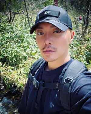 Hiroki Narimiya Instagram - 雪解けの春に咲く水芭蕉を
見にHiking してきました。
中々ハードな13kmの道のりでしたが、最高の体験でした。

#尾瀬ヶ原 
#水芭蕉 
#大自然 
#ハイキング 
#hiking 
#ozenationalpark 

WEAR 
#adidasy3 
#louisvuitton 
#gregoryjapan