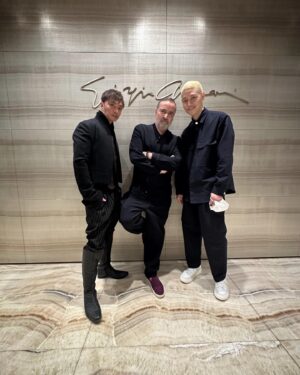 Hiroki Narimiya Instagram - At GIORGIO ARMANI SHOW
I’m so happy to see u again Mr @andr_perulli 
@giorgioarmani