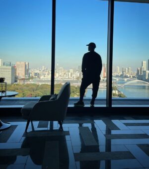 Hiroki Narimiya Instagram - Chilling at the hotel 
#tokyohotel #リラックスタイム