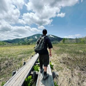 Hiroki Narimiya Instagram - 雪解けの春に咲く水芭蕉を
見にHiking してきました。
中々ハードな13kmの道のりでしたが、最高の体験でした。

#尾瀬ヶ原 
#水芭蕉 
#大自然 
#ハイキング 
#hiking 
#ozenationalpark 

WEAR 
#adidasy3 
#louisvuitton 
#gregoryjapan