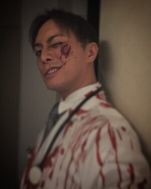 Hiroki Narimiya Instagram - HAPPY HALLOWEEN EVERYONE!! 
良かったら診察しますよhehe:)

#halloween 
#psycho 
#doctor 
#ハロウィン