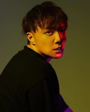 Hiroki Narimiya Instagram - シネマティックな撮影しました。
For Fan meeting -beyond-
#cinematic 
#shooting 
CD Satoshi Shinohara 
Camera @t_m_s_d