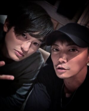 Hiroki Narimiya Instagram - 久しぶりの再会。
一緒にカラオケで”I LOVE YOU”歌った。
#カラオケ#尾崎豊 #iloveyou  @hiroya.ozaki