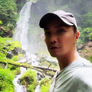 Hiroki Narimiya Instagram - 軽井沢旅行に来てます。軽井沢は標高1000mにある高原だから昼は28°c夜は17°cくらい。夏の軽井沢は最高です。

#軽井沢 
#hiki