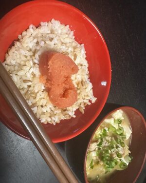 Hiroki Yasumoto Instagram - 最近ずっと豚汁を作り続けてる。
朝ごはんはだいたいこうなる。
楽で良い。
