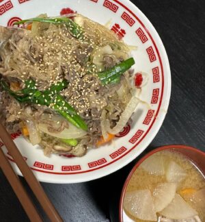 Hiroki Yasumoto Instagram - ニラが足りてないチャプチェでも見てくれ
#安元洋貴
#の飯