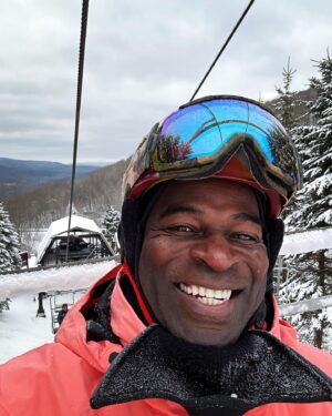 Hisham Tawfiq Instagram - Back in action! Feels GREAT! ❤️🙏🏿🏂🏂🏂🕺🏿🎉 #earbuffs #HarlemMorning