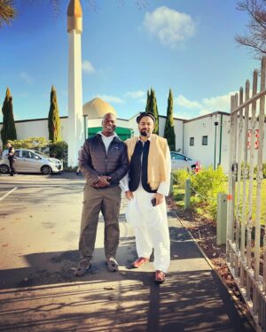 Hisham Tawfiq Instagram - Jumah Mubarak from Al-Noor Mosque 🕌. It was wonderful to meet and talk with brother Usman Afzali, professor at University of Canterbury. 
#NewZealand #christchurch #HarlemMorning #Harlem #Muslim