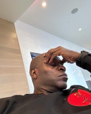 Hisham Tawfiq Instagram - Leg workout got me zapped! Trying to get ready for snowboarding season. Still trying to find the energy to leave the gym 😩😩 🏋🏾‍♂️🏂