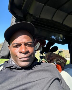 Hisham Tawfiq Instagram - Slow day but am outside 🕺🏿🏌🏾‍♀️
