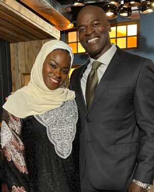 Hisham Tawfiq Instagram - Please join me tonight  Sunday at 8pm on CBS as Sameer Bentang on the @theequalizercbs. Had an amazing time with the cast of Equalizer and the amazing  @staceysargeant  who plays my wife Hiba Bentang and the rest of the Bentang family.  Directed by my brother @slick_naim 🙌🏿. #equalizer #Harlem #earbuffs