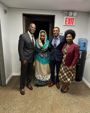 Hisham Tawfiq Instagram - Please join me tonight  Sunday at 8pm on CBS as Sameer Bentang on the @theequalizercbs. Had an amazing time with the cast of Equalizer and the amazing  @staceysargeant  who plays my wife Hiba Bentang and the rest of the Bentang family.  Directed by my brother @slick_naim 🙌🏿. #equalizer #Harlem #earbuffs