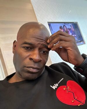 Hisham Tawfiq Instagram - Leg workout got me zapped! Trying to get ready for snowboarding season. Still trying to find the energy to leave the gym 😩😩 🏋🏾‍♂️🏂
