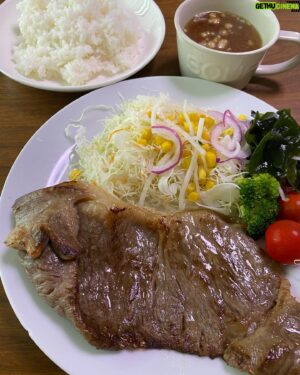 Hitoshi Ozawa Instagram - おはようさん❗️
肉食いながらドジャース戦観て
ブルドックスの試合へ⚾️
ああ、是非野球をやらせてくれ
雨よ降るな❗️