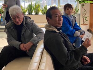 Hitoshi Ozawa Instagram - そして
夜の河に行ってみると
洗濯している女の人がいました
僕のパンツも洗ってくれませんかと
近づいてみると
その女の人は
飯島直子ちゃんでした
2人で何をしてるのかと聞いてみると
どうやら
踊る大捜査線の撮影をしているらしく
僕も参加してみました

情報解禁です❗️

『室井慎次　敗れざる者』
10/11 公開

『室井慎次　生き続ける者』
11/15 公開

@odoru_project