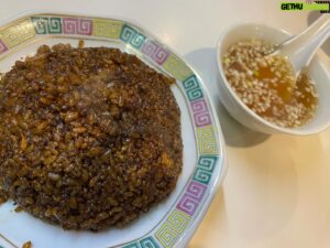 Hitoshi Ozawa Instagram - おはようさん❗️
昨日、鳥居みゆきと行った
ミッキー飯店のニンニクチャーハン
バリ美味かったなぁ👍
内容はYouTube配信を待て❗️