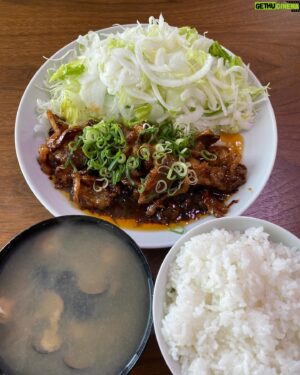 Hitoshi Ozawa Instagram - おはようさん❗️
焼肉定食食って
ジム行って、ドジャース応援して
西に移動しなきゃ
この時期からこの暑さなら
真夏はどうなるんだ❓🥵