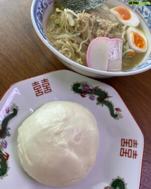 Hitoshi Ozawa Instagram - おはようさん❗️
豚まんとサッポロ一番塩ラーメン
食ってドジャース戦❗️
そこから、ブルドッグスの試合へ⚾️
今日は野球日和☀️

今夜配信のショート動画👍