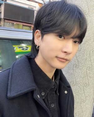 Ho Joon Instagram - 예쁜매장에서 예쁜머리 만들어주시고 두피클리닉까지 🖤
#협찬 @heritty_official