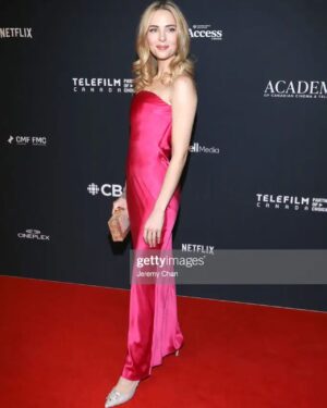 Holly Deveaux Instagram - About last night! An honor to be nominated for Best Lead Performer in a TV Movie at the @thecdnacademy Comedy & Drama Screen Awards alongside so many talented people!

So great to see friends old and new, and to celebrate all the winners and nominees. Canada has a hell of a lot of talent, and, in my opinion, some of the best comedy out there! 

Hair and makeup by moi, hair color by the fab @re_nato_v and dress found at @cultgaia 

Congrats to all on their nominations, wins, and for looking so fabulous! 🍁 

#canadianscreenawards #christmasmoviemagic
🇨🇦 

Special shout-out to the hosts for keeping things moving, particularly @realemmahunter  for lighting up that stage!