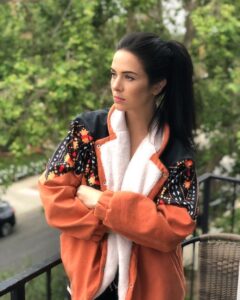 Actress Holly Deveaux HD Instagram Photos and Wallpapers September 2020