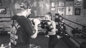Holly J. Barrett Instagram - @gabejohns 💪🏼