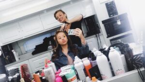 Holly J. Barrett Instagram - 💇🏼😘 New #LifeInPieces tonight @ 9:30 !!
