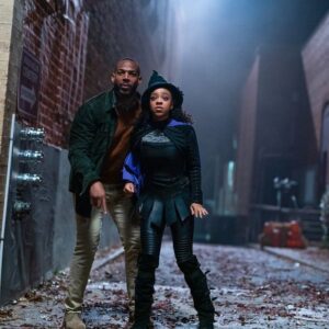 Holly J. Barrett Instagram - Spooky…👻
THE CURSE OF BRIDGE HOLLOW, coming to @netflix October 14th…
A pleasure to be alongside @marlonwayans and @priahferguson 🥰
