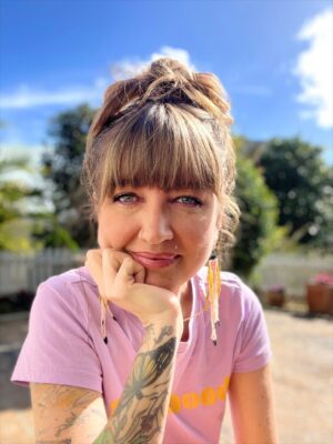 Holly Ringland Instagram - This is how creativity (writing) happens for me:
I put myself at my desk and remind myself I’m there because underneath everything else - fear, self-doubt, anxiety, inner critic - writing is joy. It is noticing. Feeling. Connecting. Imagining. It’s being human, reduced to a sentence, word by word making the bones and flesh and skin of story. Stories are alive. They breathe and grow as we do.

Sometimes, very rarely, writing can involve little touches of joyous glamour. Like today's lilac eyeliner. Other times, writing happens however I turn up. As long as I do.

I remind myself of this all the time:
Turn up for who you were when you didn’t know how to find courage to try but kept dreaming. Turn up for the stories and ideas that need you to bring them to life. Turn up because doing so answers every poem that’s ever given you goosebumps: what will you do with your one wild, precious life? I’m turning up, Mary Oliver.

I remind myself:
Everything you want in your soul only has a chance of becoming if you turn up. Summon the conviction to get out of your own way and let your imagination lead you.
It’s not word counts or ticked off scenes. It’s not page numbers or plot lines. They all come later.
Before anything else, writing is turning up. Because you want to. Because it brings you joy. Because it’s what you love. It’s the wonder of choosing to commit to something bigger than and beyond you.
How beautiful an act, to have faith in yourself as you make something from nothing.

Turn up. Turn. Up. First one word, then another.
I remind myself.
🌅
I’ll be writing more about creativity in my newsletter #TheJoyRise on @substack. Every month I’ll also answer reader Qs about creativity. Send me yours or subscribe via link in bio - I’d love to hear from you.
First issue is coming soon!
#JoyIsAnActOfResistance