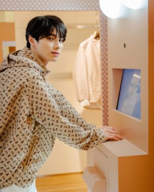 Honda Kyoya Instagram - @herno_official 
HERNO 青山店の期間限定ポップアップストア「HERNO GLOBE×ANREALAGE」へ行ってきました。
このコラボでしか実現できないデザインには目を惹かれました。

#Herno #UrbanOuterwearCouture #HernoSS24
#HernoClub #Anrealage
#PR
