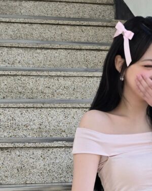 Hong Eun-chae Instagram - 🎀널 만나 interview