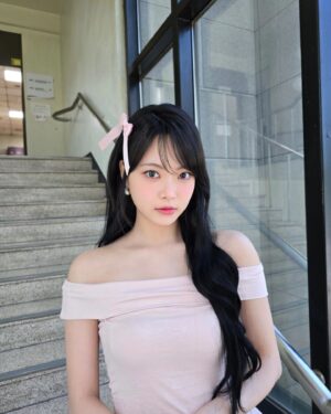 Hong Eun-chae Instagram - 🎀널 만나 interview