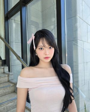 Hong Eun-chae Instagram - 🎀널 만나 interview