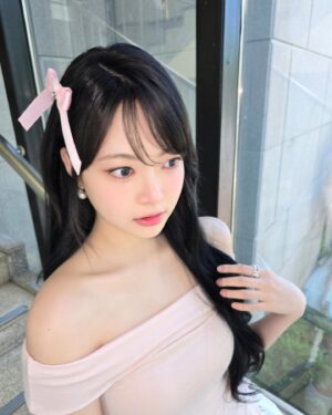 Hong Eun-chae Instagram - 🎀널 만나 interview