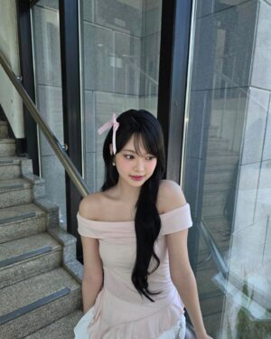 Hong Eun-chae Instagram - 🎀널 만나 interview